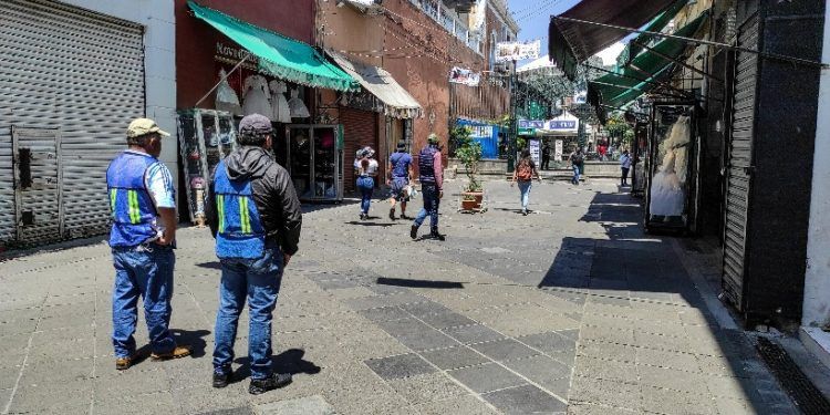 Retiran puestos ambulantes de la Plaza Victoria en Puebla 