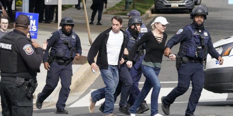 Al menos tres personas resultaron heridas por tiroteo en preparatoria de Washington, EE.UU