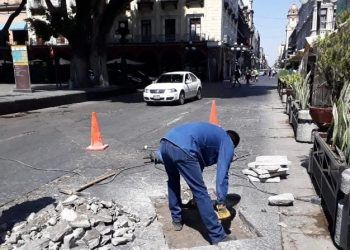 Rehabilitan calles del Centro Histórico de Puebla previo a la procesión 
