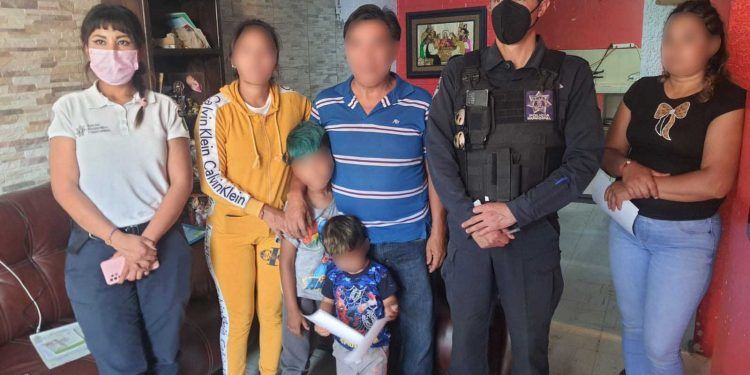 Localiza la policía municipal a dos menores extraviados en Puebla