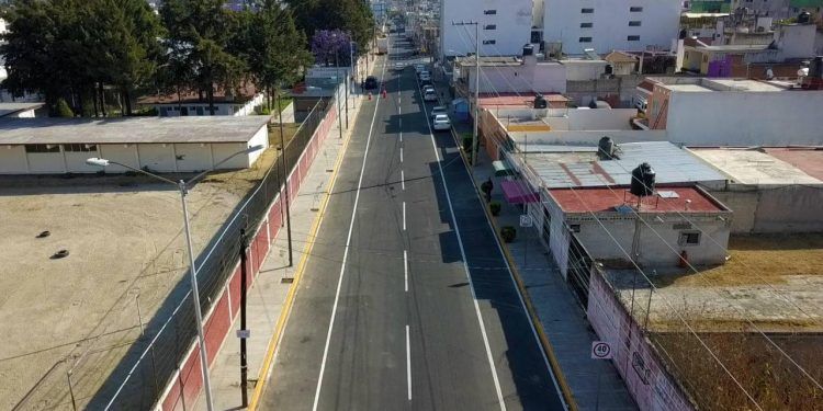 Entrega Eduardo Rivera rehabilitación de la calle 55 Sur