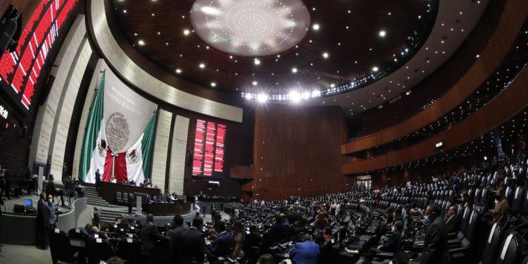 AMLO propone centralizar en Función Pública las unidades, contrataciones y compras del Gobierno