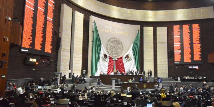 Con la oposición ausente, Morena y aliados aprueban en lo general reforma de AMLO a la Ley Minera sobre el litio