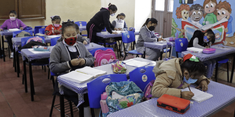 Ayudan escuelas de tiempo completo a subsanar rezago