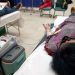 Mujer se hace viral por acudir a consulta; señala que la pateó un chaneque (FOTO)