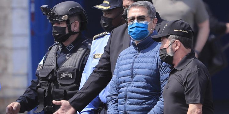 EE.UU. acusa a expresidente de Honduras de recibir sobornos de ‘El Chapo’