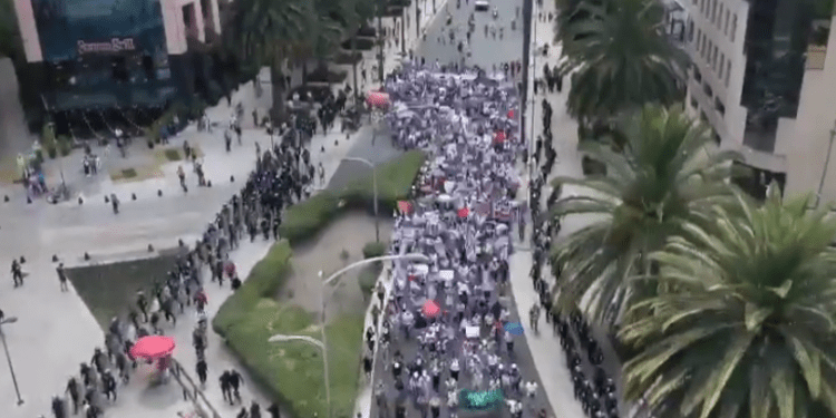 Marchan contra feminicidios en CDMX y recuerdan a Debanhi Escobar