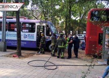 Reportan al menos 44 heridos después de choque entre Metrobús y autobús en CDMX
