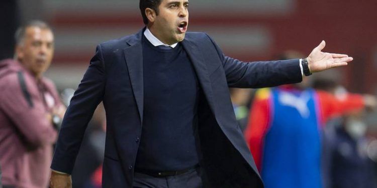 Cesa Chivas a Michel Leaño como DT