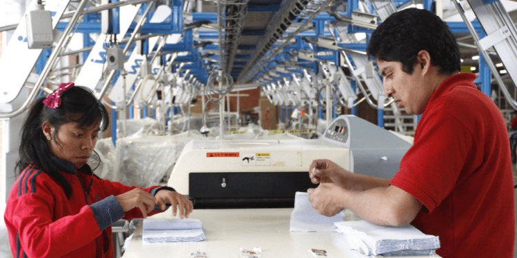 Condiciones laborales no favorecen a mujeres en Puebla