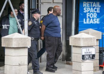 Recompensa por atrapar al agresor del metro de Nueva York se reparte entre cinco personas
