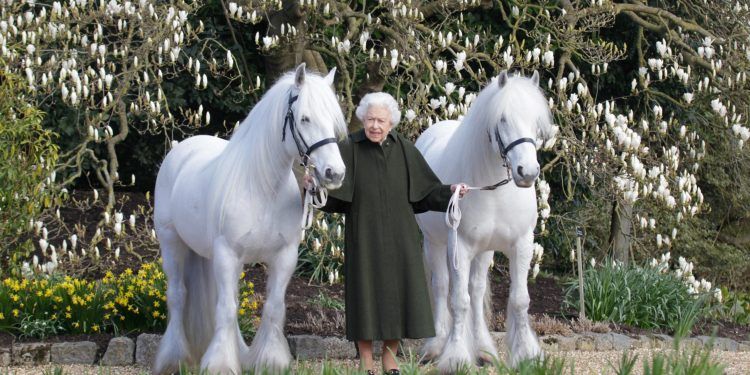 La reina Isabel II cumple 96 años con celebración en privado