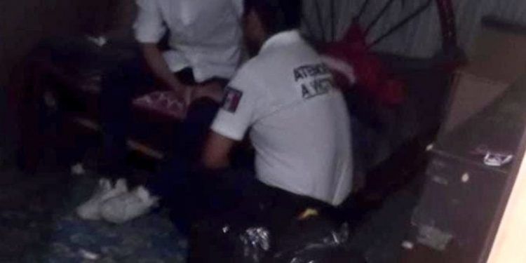 Policías evitan que joven se arrojara de edificio de la Joaquín Colombres
