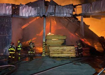 Sofocan incendio registrado en almacén de madera de San Andrés Cholula 