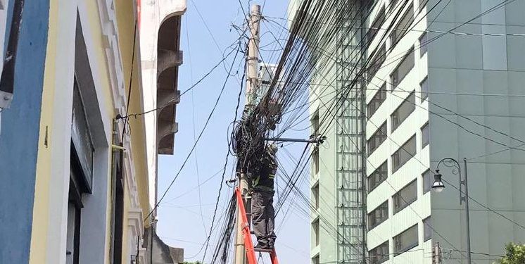 Inicia Ayuntamiento de Puebla retiro de cableado público