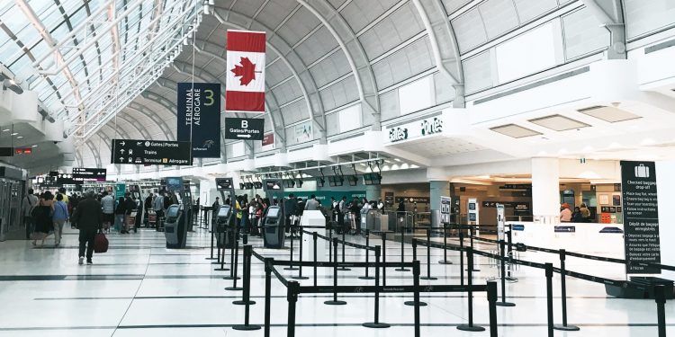 Canadá extiende requisito de vacunación COVID-19 a viajeros internacionales