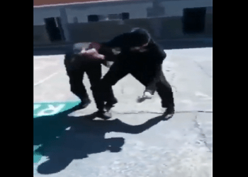 Captan golpiza de un joven a su compañero en el Colegio Benavente