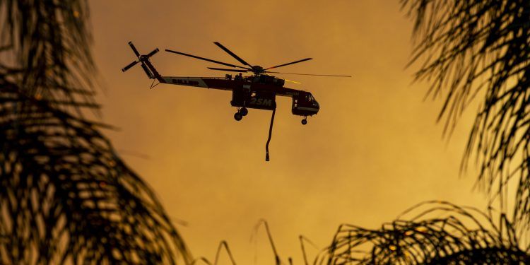 El mayor incendio forestal activo en EE.UU. amenaza legado hispano en Nuevo México