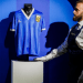 Subastan jersey de Maradona de La Mano de Dios en 8.4 millones de euros