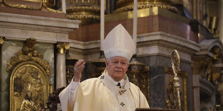 Arzobispo de Puebla felicita a los maestros en su labor de formar valores
