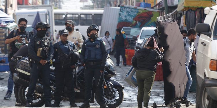 Retiran a 65 ambulantes del Centro Histórico