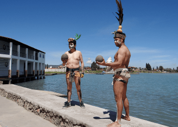Preservan poblanos herencia milenaria del ulama de cadera