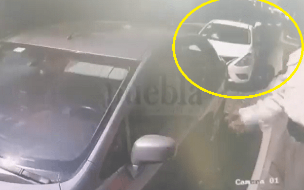 VIDEO: Asaltan a mujer a punta de pistola en caseta de Sonata Puebla