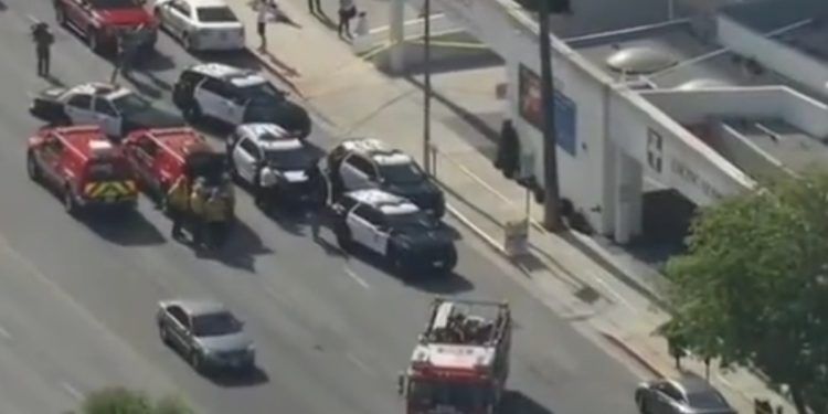 Al menos tres personas apuñaladas en un hospital de California