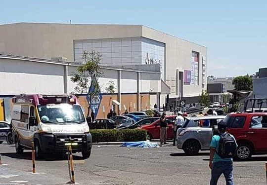 Fallece sexagenario de un infarto en estacionamiento de Plaza San Diego