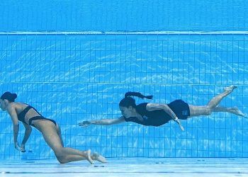 Nadadora Anita Álvarez, rescatada tras desvanecerse en la pisicina