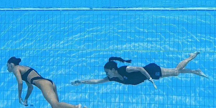 Nadadora Anita Álvarez, rescatada tras desvanecerse en la pisicina