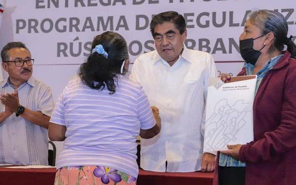 Gobierno de Puebla otorga 614 títulos de propiedad