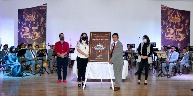 Encabeza Norma Layón el 25 Aniversario de la Banda Sinfónica de Texmelucan