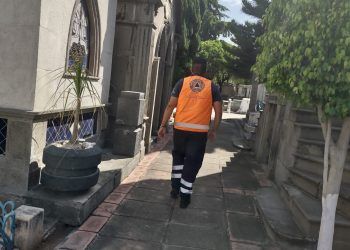 Supervisan medidas de seguridad en panteones de Puebla por Día del Padre 
