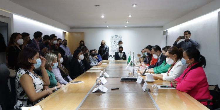 Presentan documental sobre la lucha de mujeres migrantes en Comisión del Congreso de Puebla