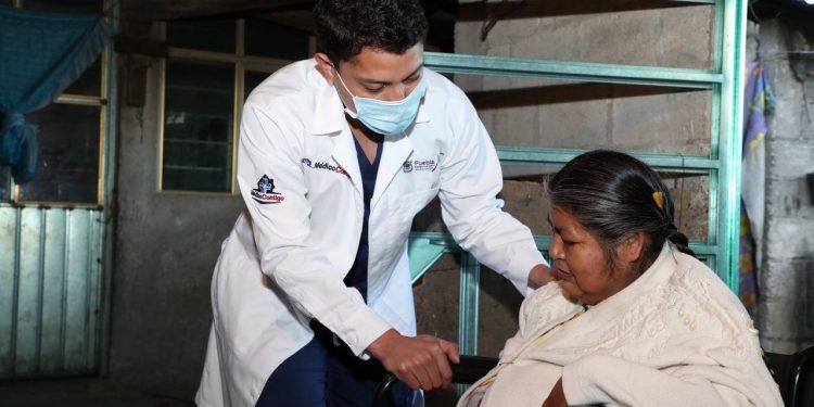 Más de 4 mil adultos mayores afiliados al programa Médico Contigo en Puebla 