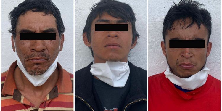 Detiene policía municipal de Puebla a tres ladrones de tapas de alcantarillas