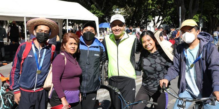 Más de 650 papás celebrearon su día en el Gran Paseo del DIF Municipal Puebla