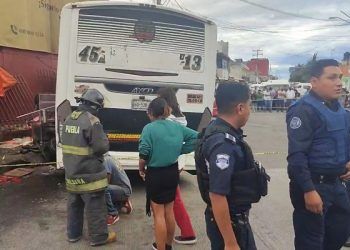 Conductor ebrio de Ruta 45 chocó un vehículo en Puebla; un bebé grave y 9 heridos