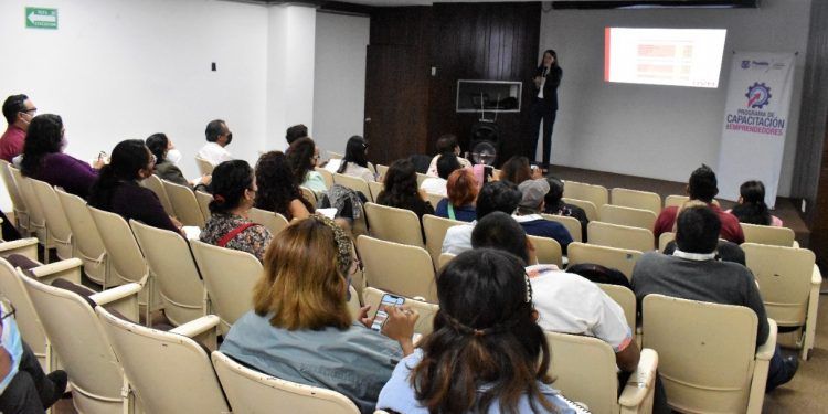 Brinda Economía Municipal capacitación a PYMES poblanas