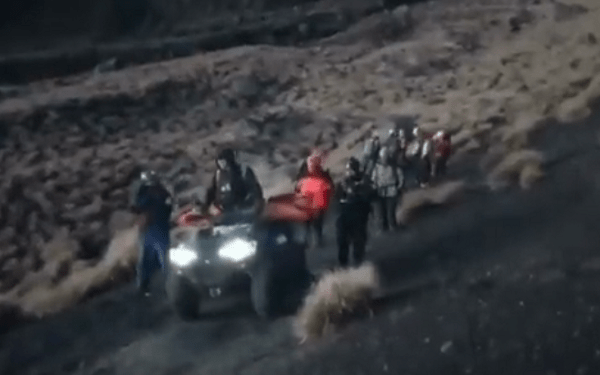 Muere mujer tras ser golpeada por roca volcánica al subir al Popocatépetl