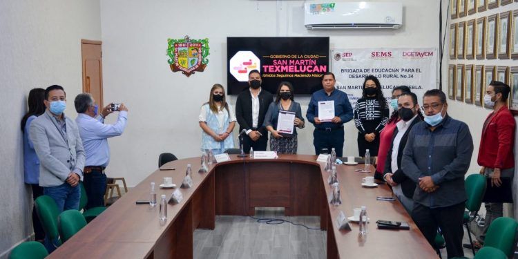 Gobierno de Texmelucan signa convenio con Brigada de Educación Desarrollo Rural No.34