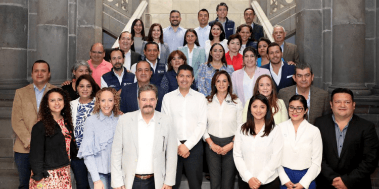 Presenta Eduardo Rivera informe por 240 días de gobierno