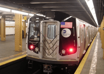 Muere hombre en el Metro de NY al quedar atorado por su pantalón