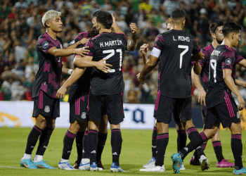 México gana 3-0 a Surinam pero no convence