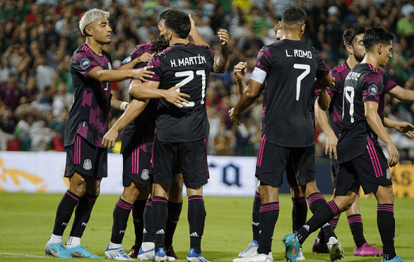 México gana 3-0 a Surinam pero no convence