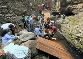Se desploma puente colgante en Cuernavaca y hay 25 heridos