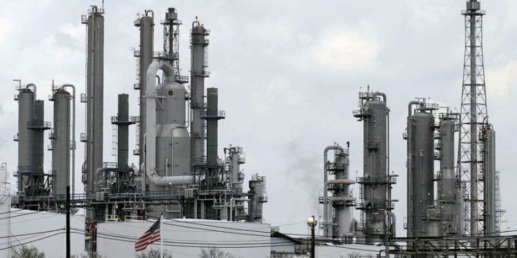 México avanza en su controvertida apuesta por el petróleo con nueva refinería