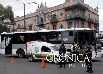 Choque entre autobus de RUTA y camioneta deja 12 lesionados 