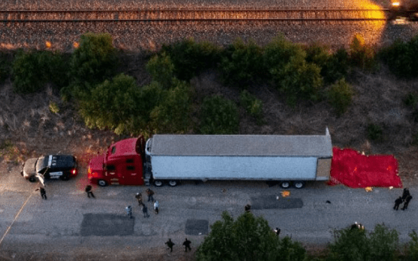 Habría dos poblanos entre los 50 migrantes hallados sin vida en Texas
